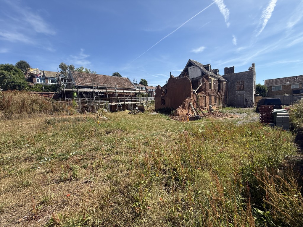 Lot: 198 - FORMER HISTORIC SITE FOR RESIDENTIAL DEVELOPMENT WITH PLANNING FOR SEVEN DWELLINGS - Site